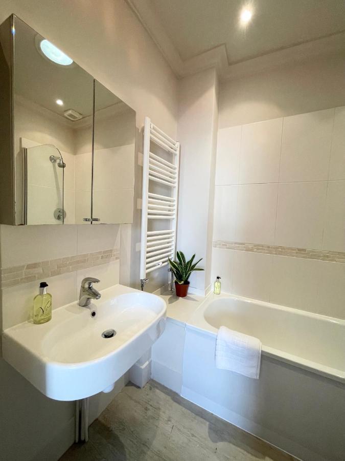 Victoria Maisonette Apartment Лондон Екстер'єр фото
